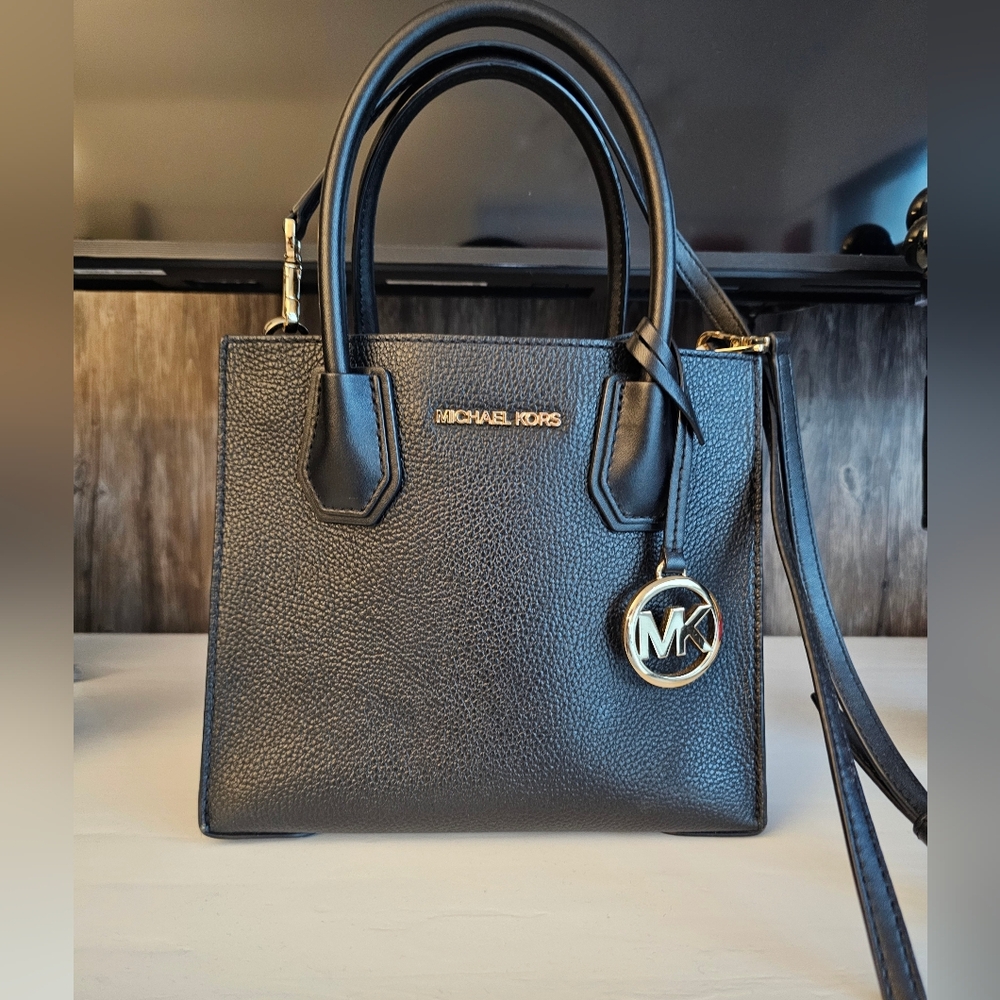 Michael Kors Black Structured Shoulder Bag With Removable Straps